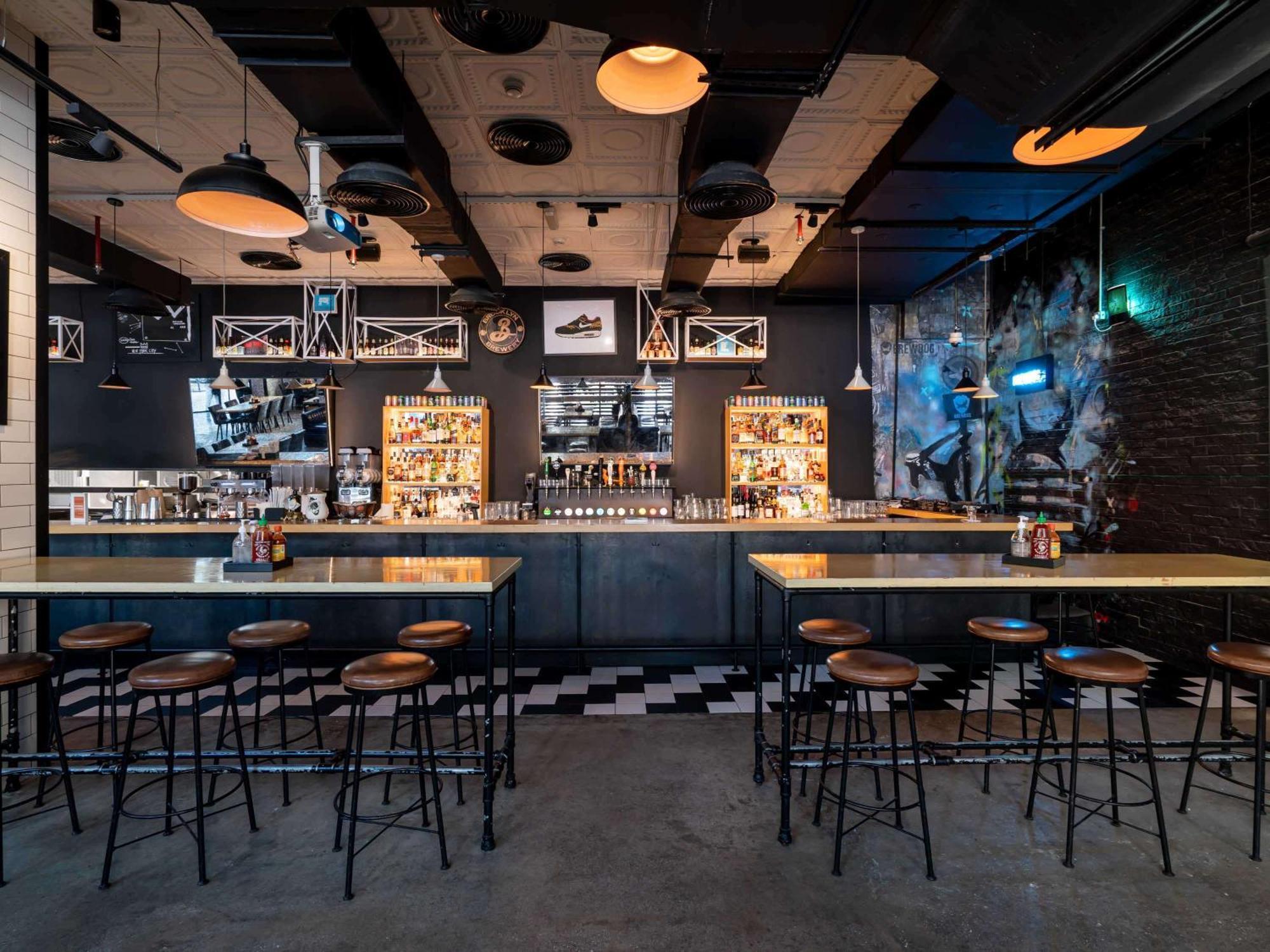 ริซอส พรีเมียม ดูไบ เจบีอาร์ Hotel ภายนอก รูปภาพ The interior of a Starbucks Reserve store in Milan, Italy
